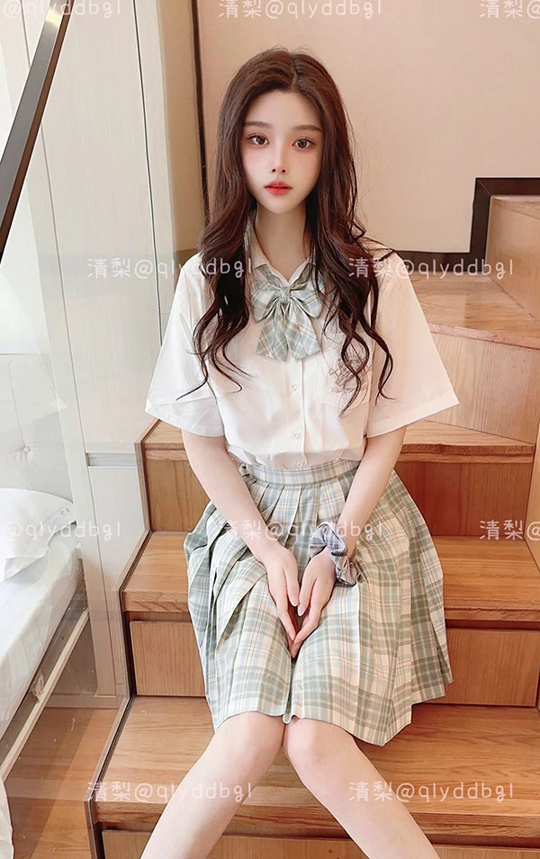 高颜值白虎福利姬@阿梨清梨2025尺度视图